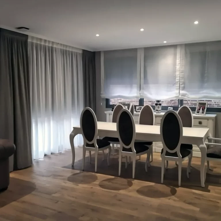 Salón con cortinas, visillos y estores paqueto